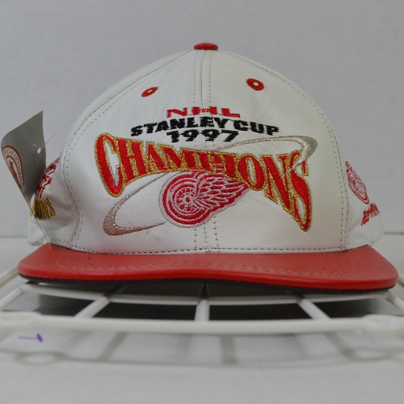 red wings snapback hat